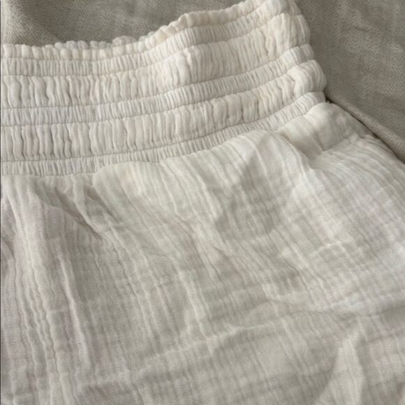 Abercrombie and fitch size XS White Textured Shorts perfect for pool or beach - Picture 4 of 8